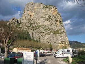 L'area di sosta di Castellane, a inizio abitato