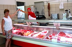 Il negozio di macelleria, punto vendita dei prelibati e genuini prodotti della Cascina Piana