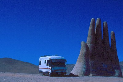 Mano nel deserto: arte moderna in Cile