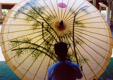 Artigianato locale: un ombrellaio