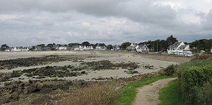 Carnac: litorale che si affaccia su una baia interna, durante la bassa marea