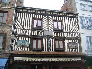 Le tipiche facciate a graticcio normanne