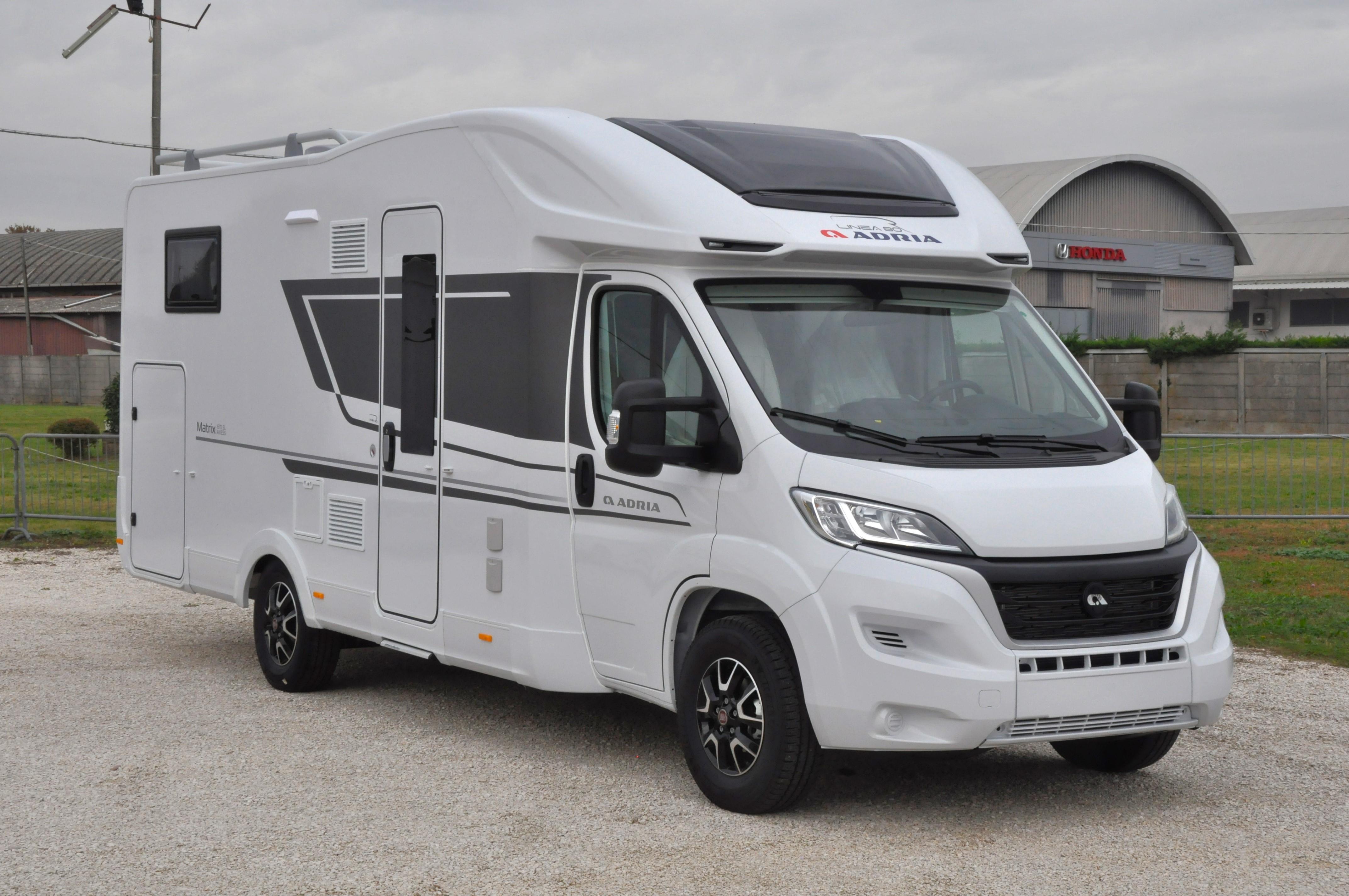 Camper Nuovo Semintegrale Adria Matrix Axess 670 SL Linea 80 Campalto ...