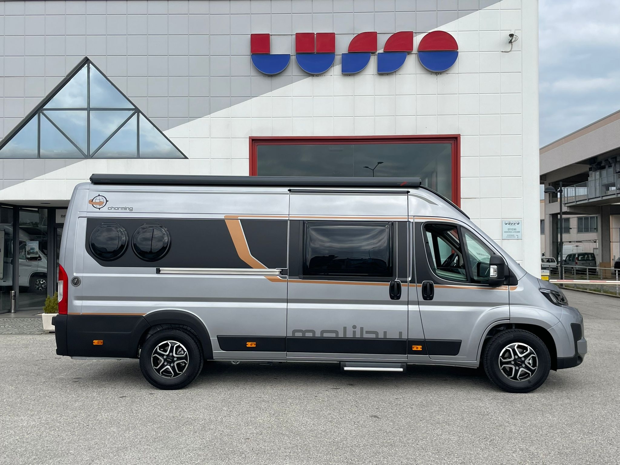 Van 640 LE GT Skyview