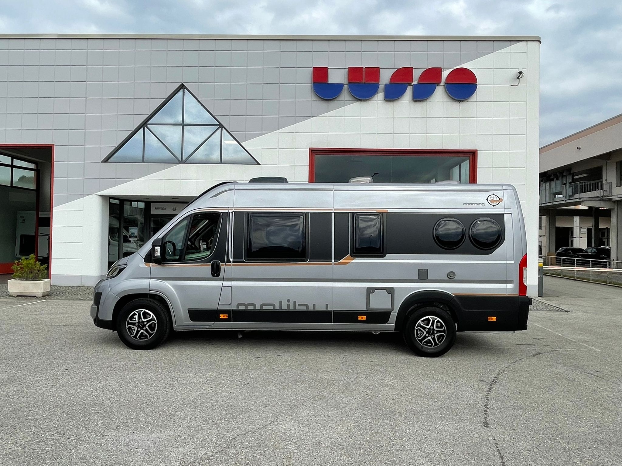 Van 640 LE GT Skyview