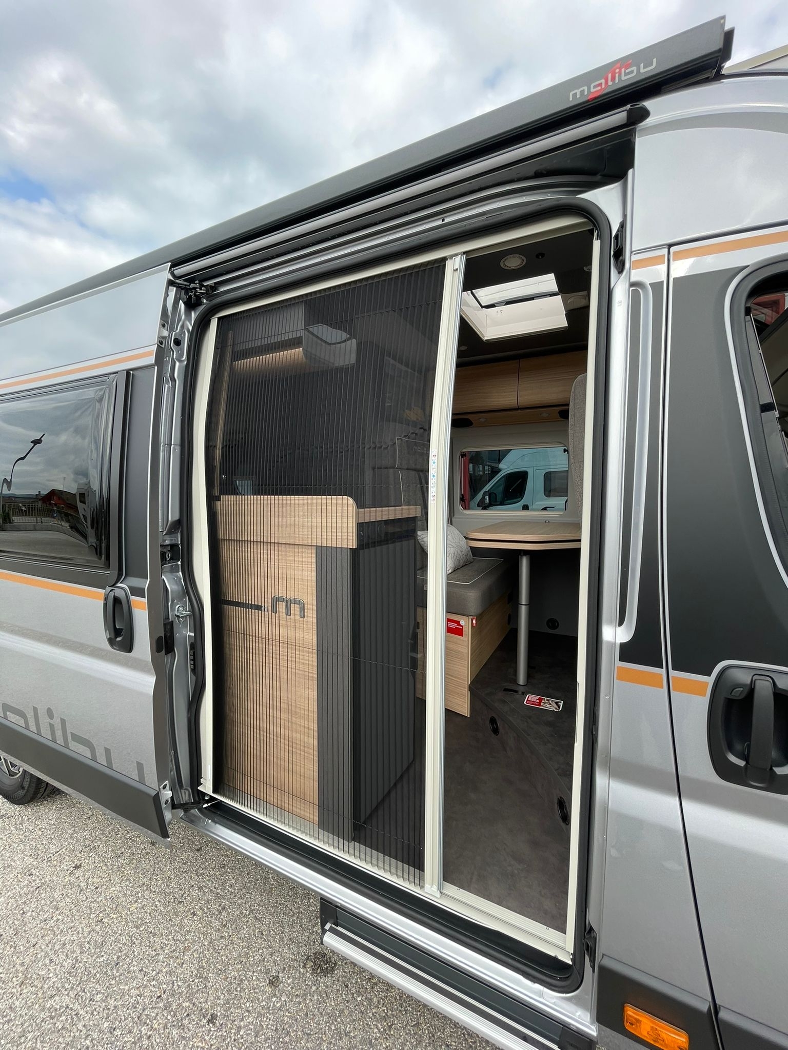 Van 640 LE GT Skyview