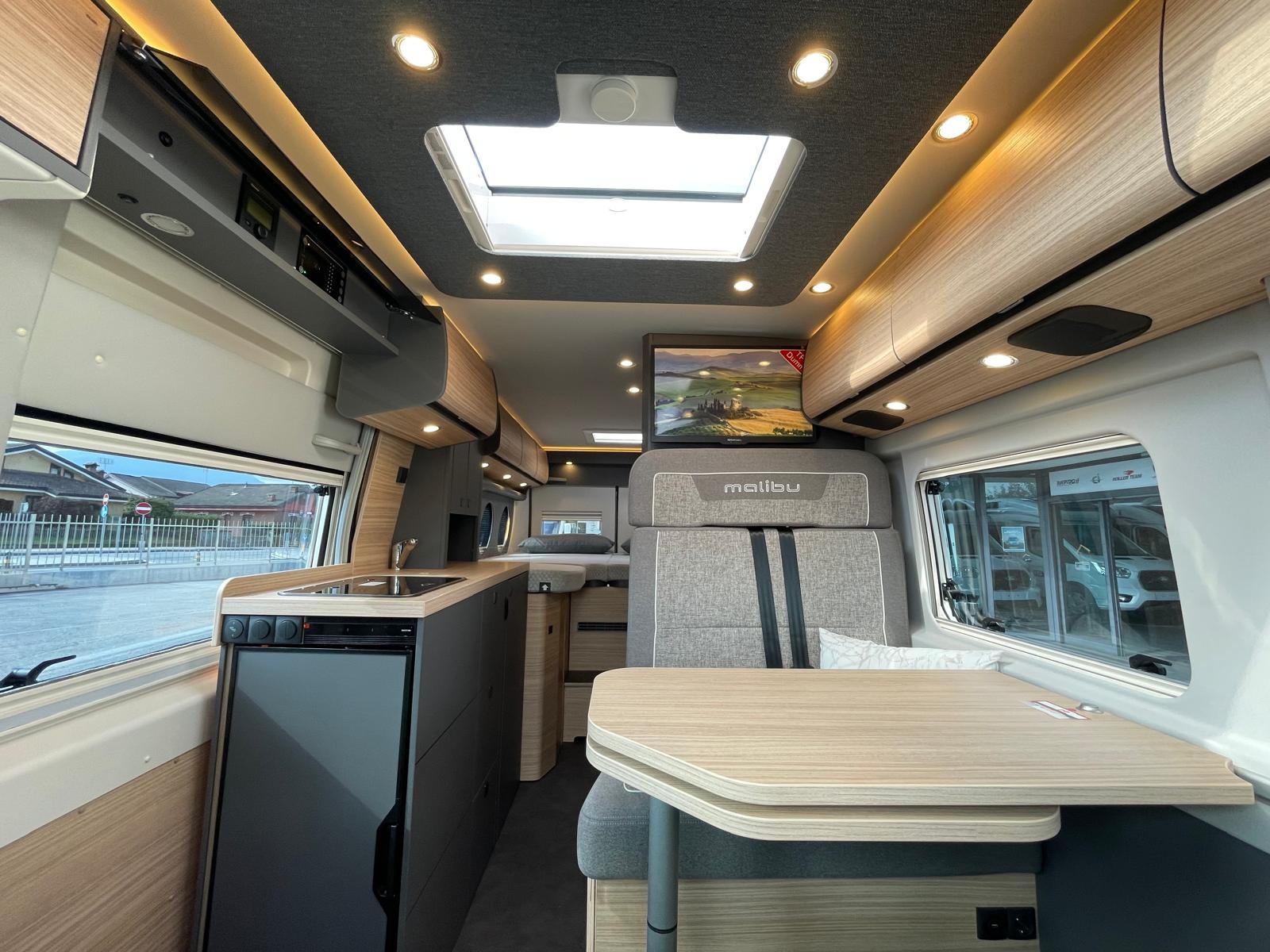 Van 640 LE GT Skyview