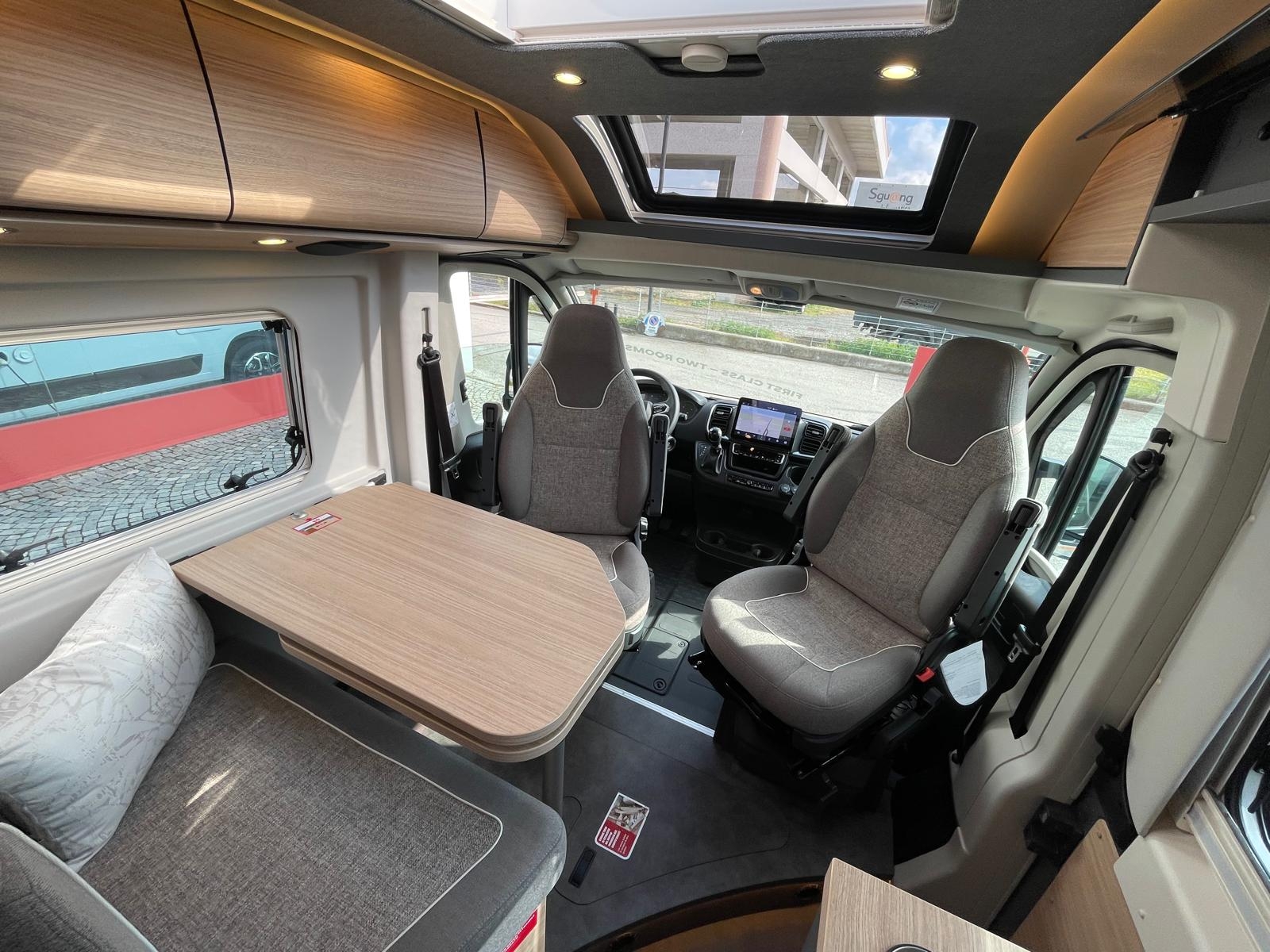 Van 640 LE GT Skyview