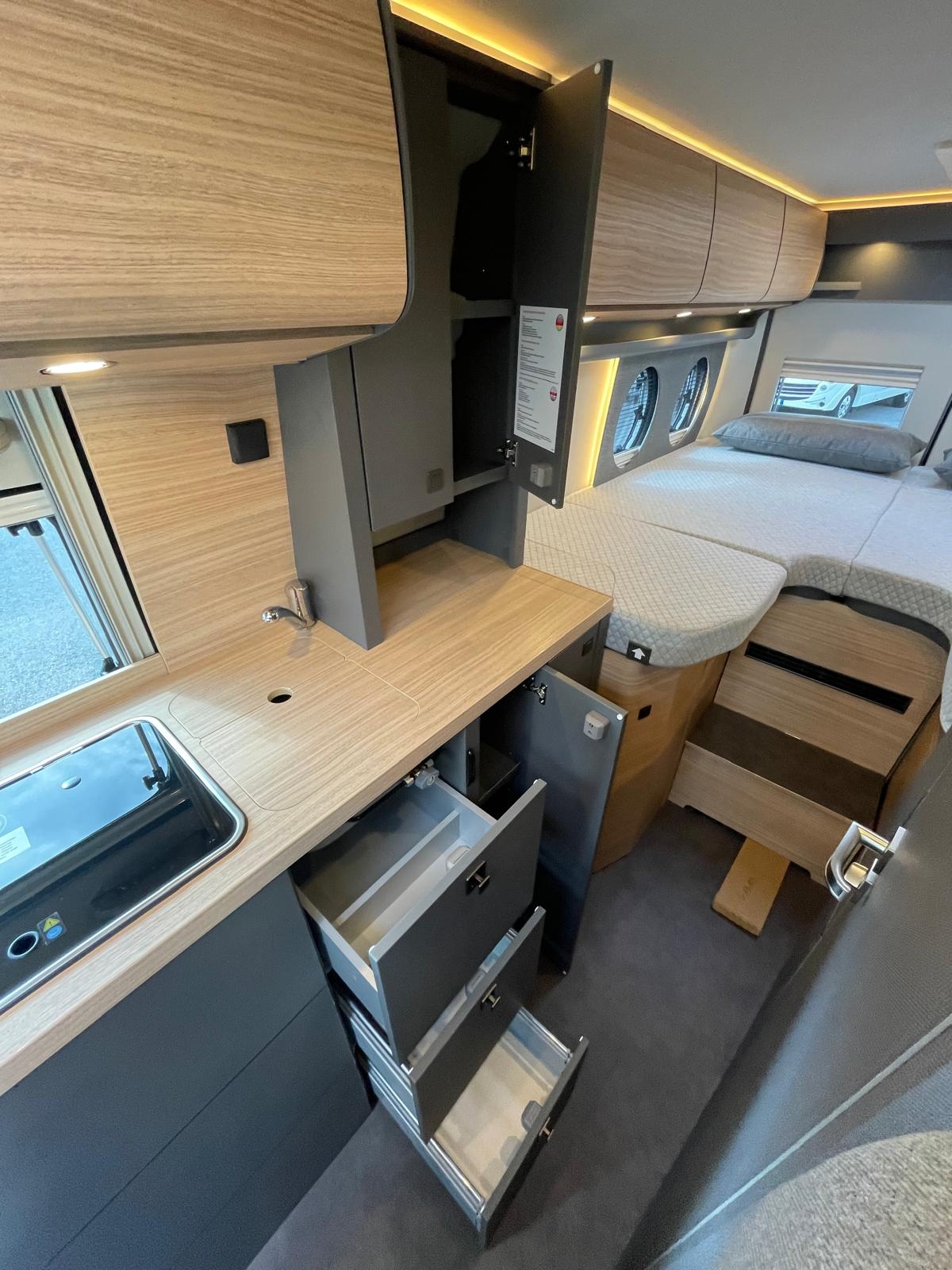 Van 640 LE GT Skyview
