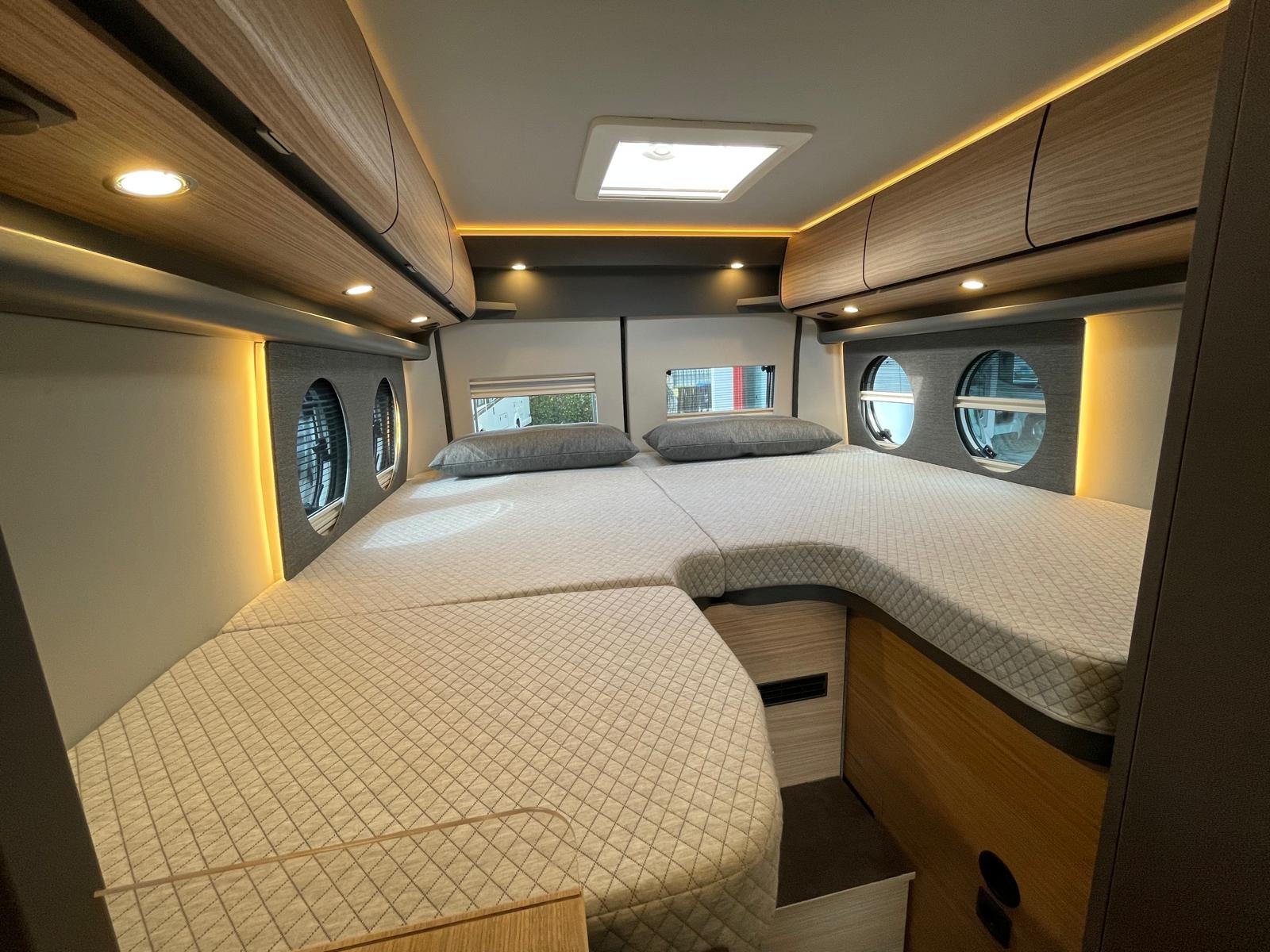 Van 640 LE GT Skyview