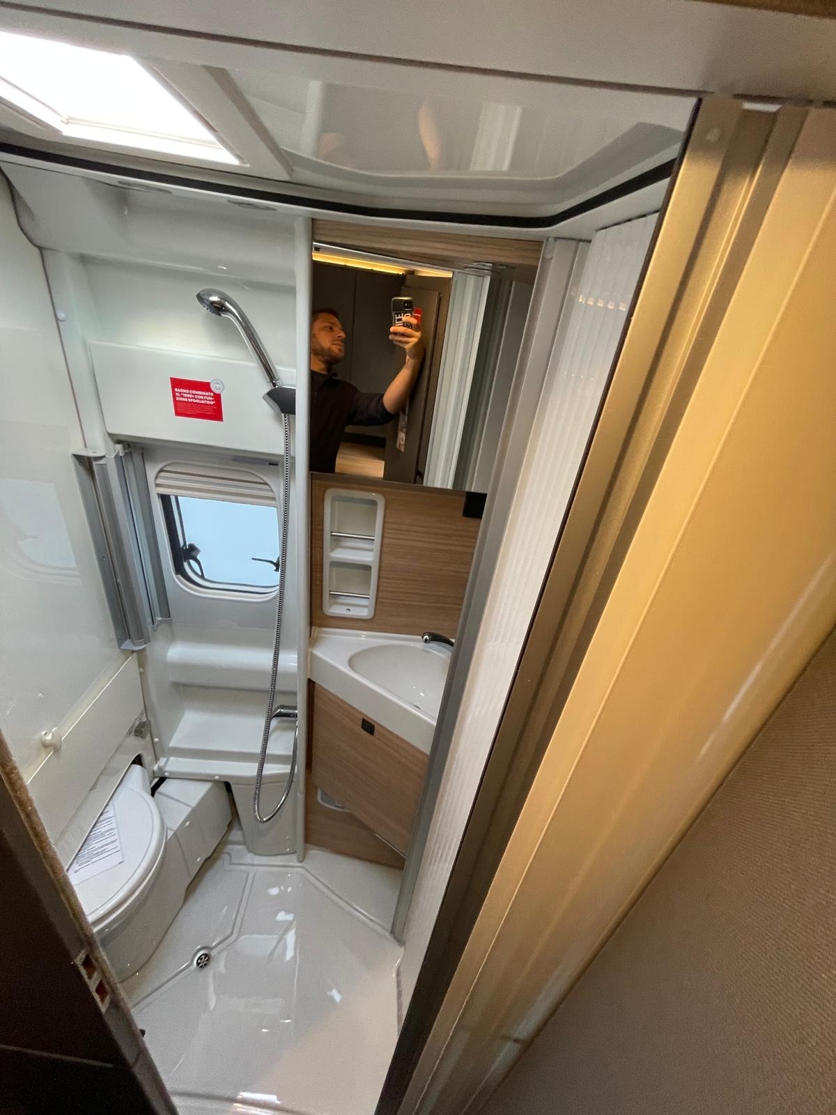 Van 640 LE GT Skyview