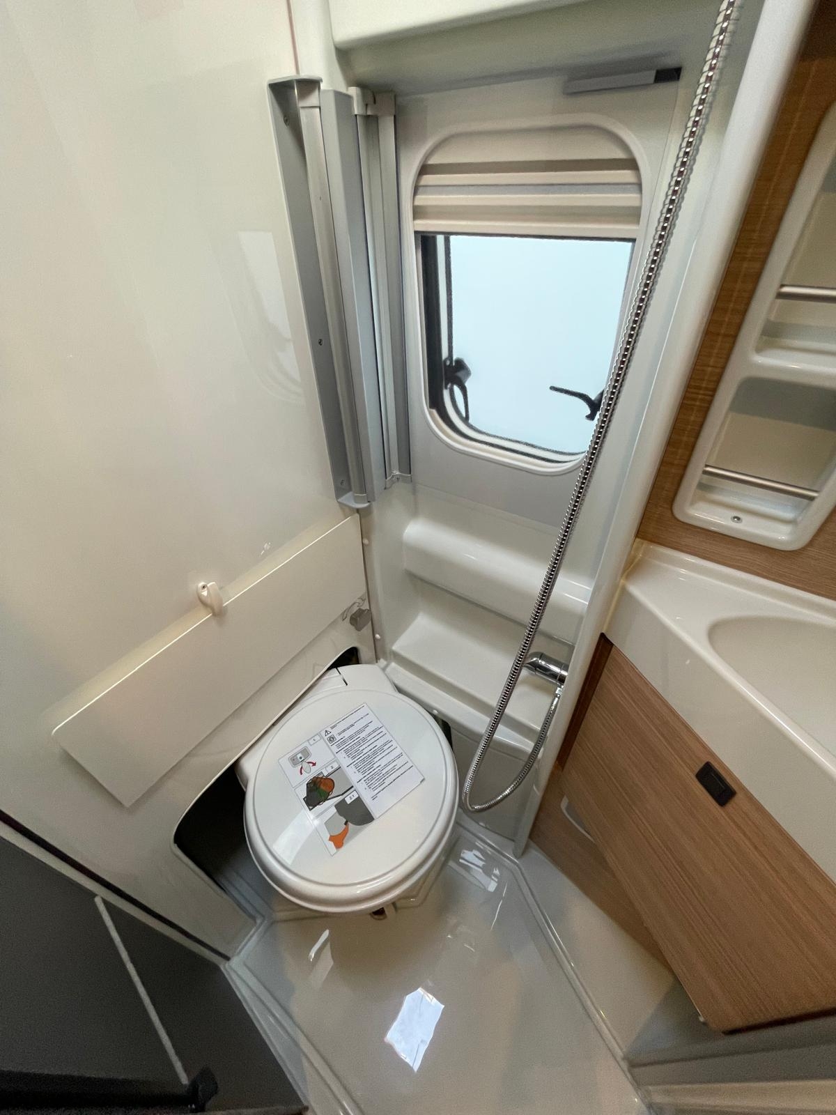 Van 640 LE GT Skyview