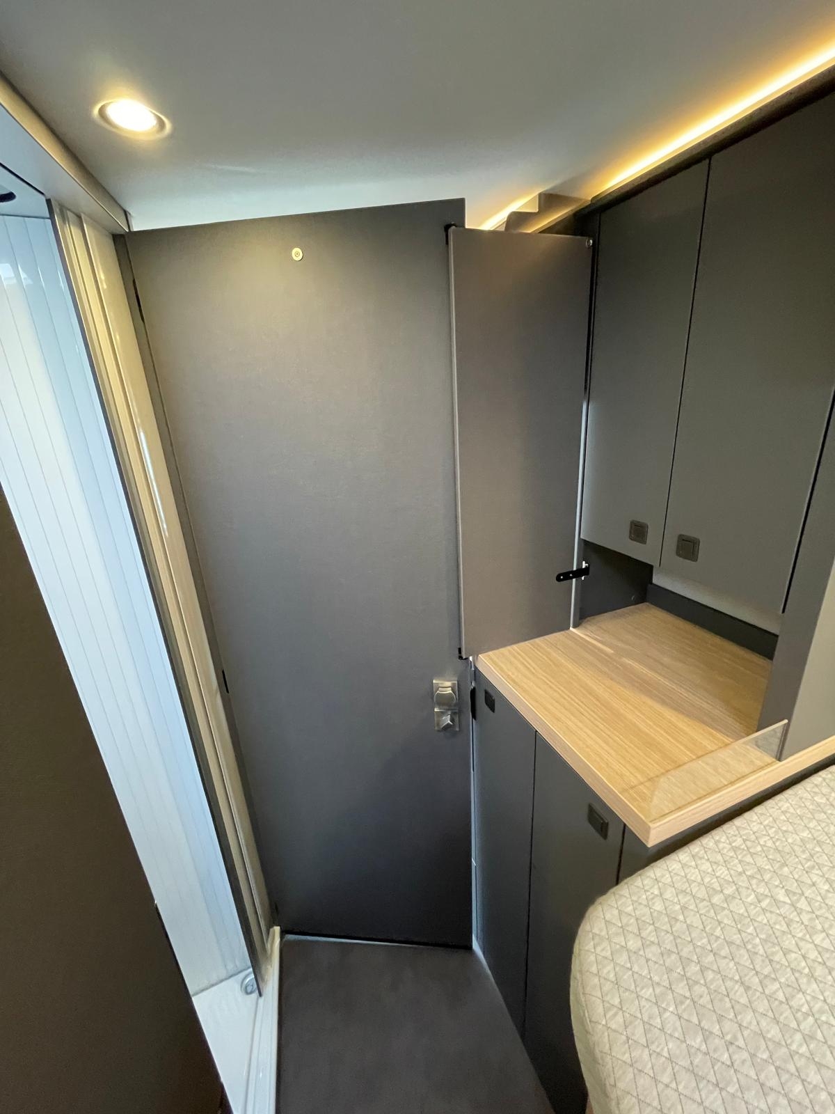 Van 640 LE GT Skyview