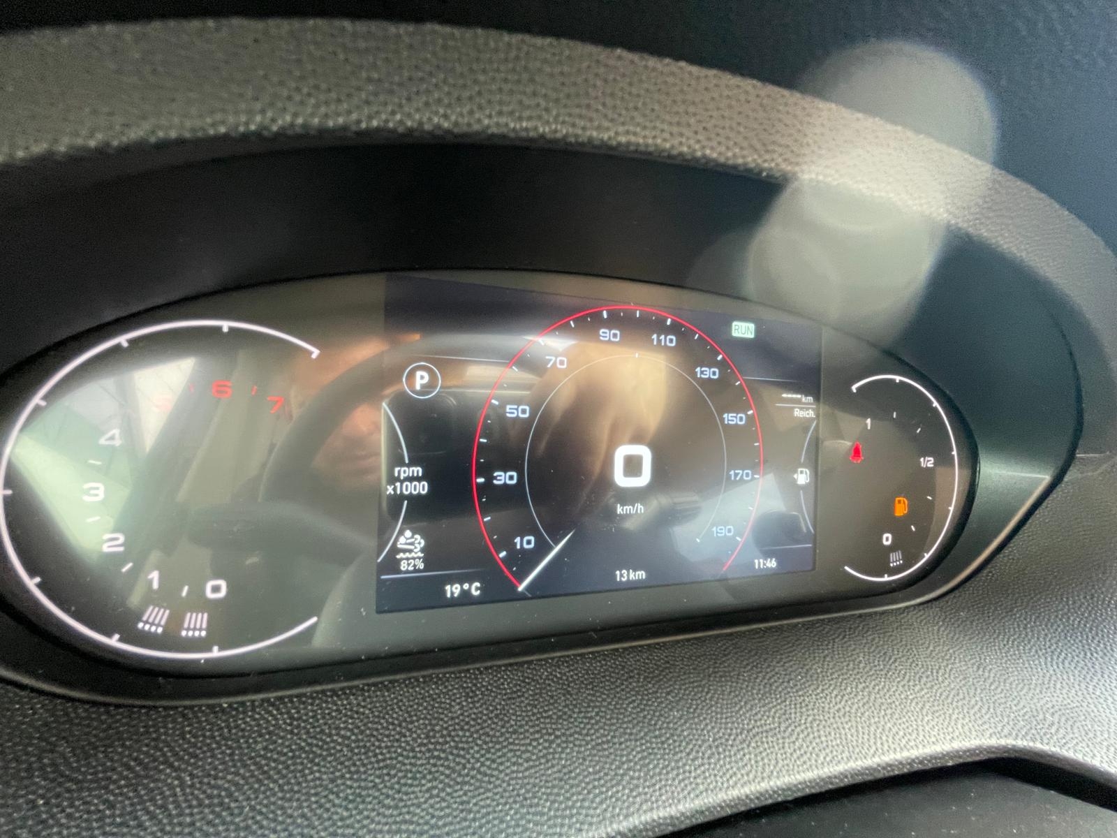 Van 640 LE GT Skyview