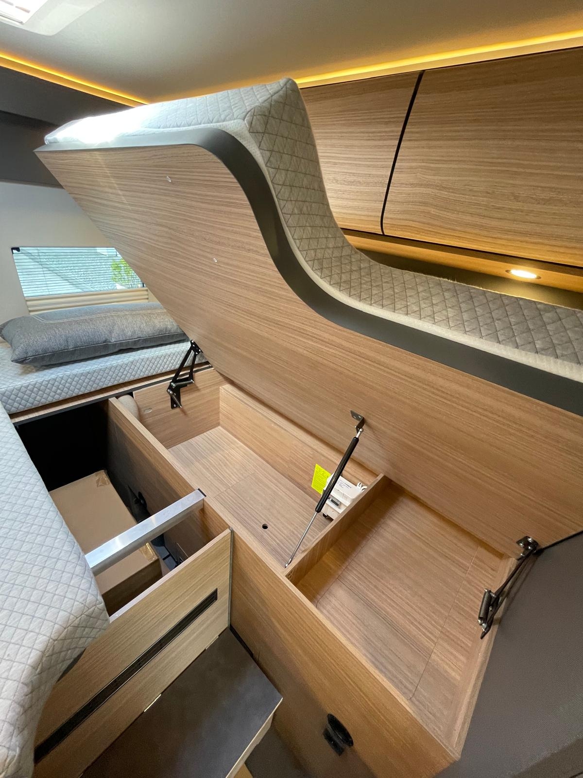 Van 640 LE GT Skyview