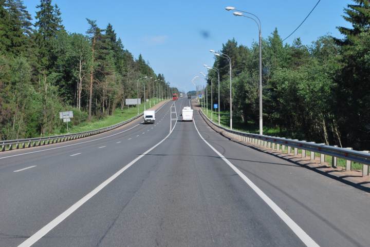La Strada saliscendi di conifere e betulle