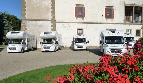 La presentazione dei nuovi Laika X 2010 avvenuta nella elegante cornice della Villa Medicea di Artimino