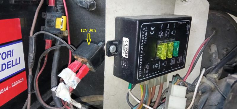 12V%2030A%20%2B%20separ%20autom.jpg