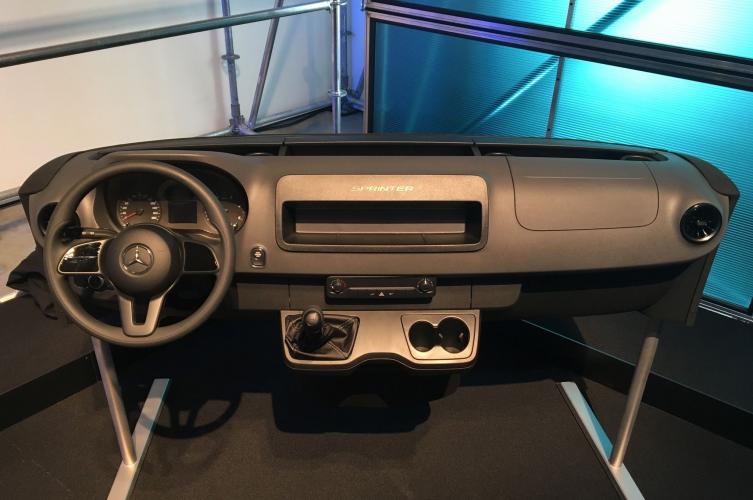2019-mercedes-benz-sprinter-base-interior-01%5B1%5D.jpg