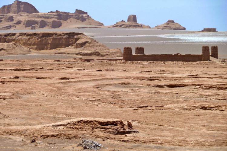 40-Deserto%20Dasht-e%20Lut-%20caravanserraglio%20tra%20i%20%2522Castelli%20di%20Sabbia%2522.jpg