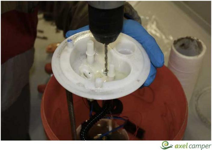 84-forare-tappo-serbatoio-gasolio%5B1%5D.jpg