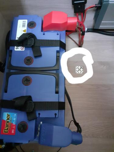 Batteria%20Serv_%20Targhetta%20sul%20pavimento(1).jpg