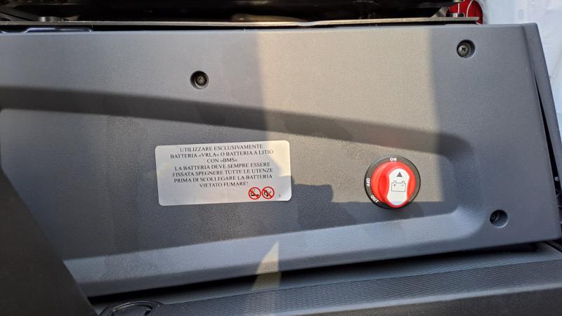 STACCABATTERIE%20ADRIA%20TWIN.jpg