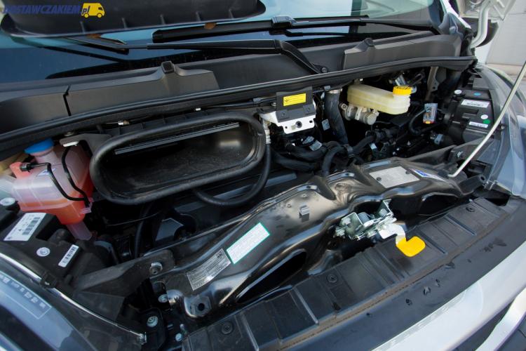 Test-Peugeot-Boxer-2_2-HDi-130-KM-komora-silnika-11.jpg