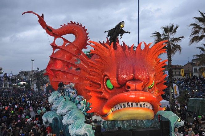 carnevale%20di%20viareggio%20fortissima.jpg