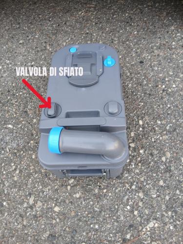 cassetta%20C%20220%20con%20valvola%20sfiato.JPG