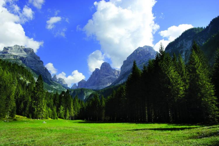 il-crozzon-dalla-val-brenta.jpg