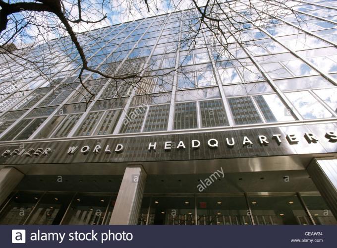 la-pfizer-presso-la-sede-mondiale-di-midtown-a-new-york-ceaw34.jpg