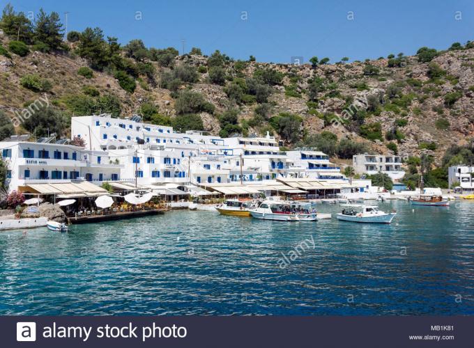 la-vista-del-porto-loutro-sfakia-regione-di-chania-creta-kriti-grecia-mb1k81.jpg