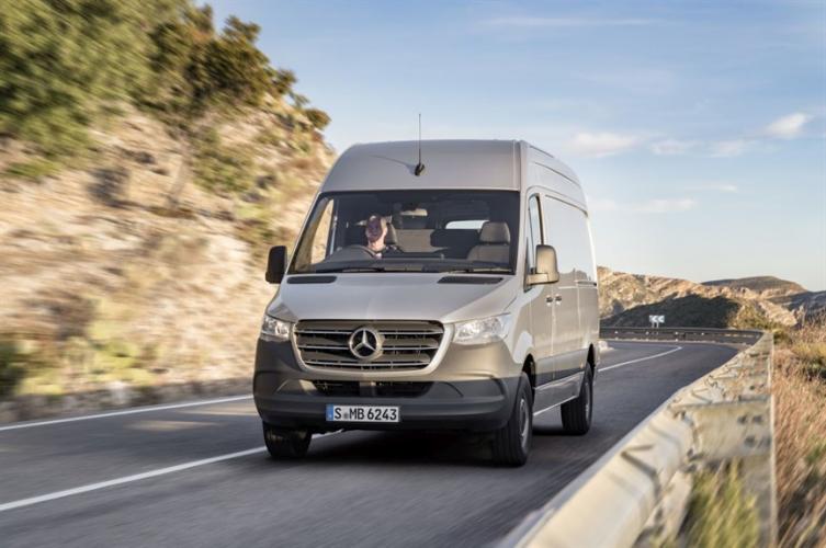 mercedes-sprinter-2018-12.jpg