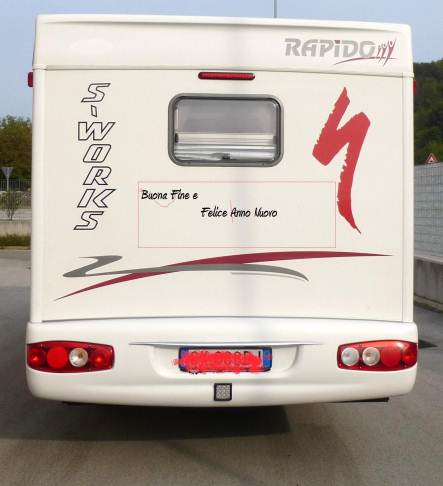 Eccomi qua...... Innanzitutto un ringraziamento ai veterani del post per la calorosa accoglienza a noi nuovi ........ e poi un grosso Augurio a tuttidi una buona fine e sopratutto un buon inizio .....  e perche' no ... magari organizzarsi per qualche bella iniziativa di viaggio ..... e incontro ...aspettando Luigi con le sue idee di 