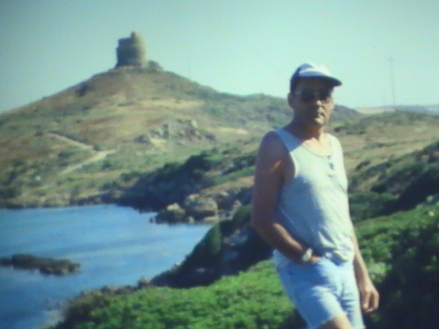 Tharos da una vecchia diapositiva