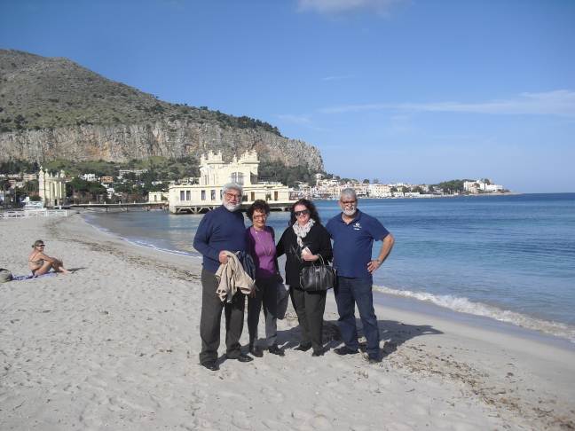 gruppo di amici a Mondello