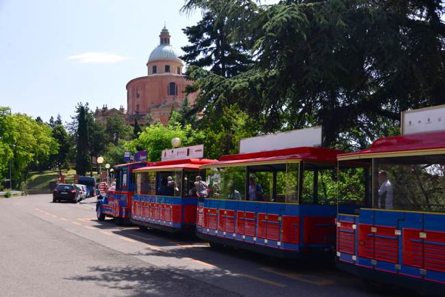 Capolinea del trenino turistico al Santuario di S.Luca