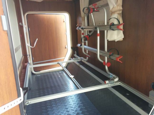 foto inserita per prova,ah lavoro fatto per inserire portabici in garage senza forare il camper.