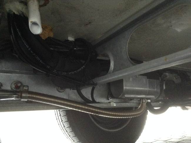 riscaldatore eberspecher montato appena sotto il vano caldaia alle