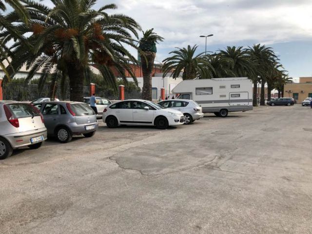 Area sosta camper Parcheggio a Manfredonia in Largo Baselice (FG ...
