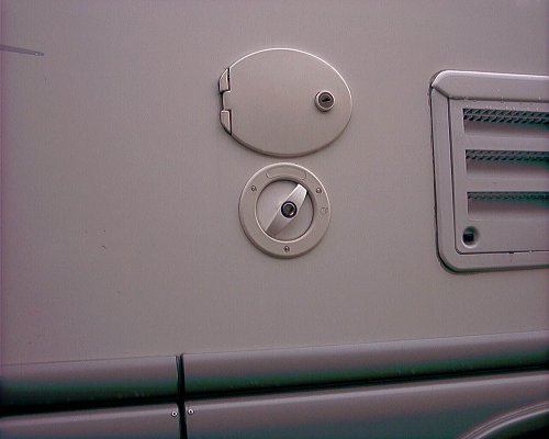 Doppio tappo serbatoi