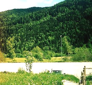 Il parcheggio, centrale ma immerso nella natura