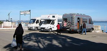 Sosta sul lungolago di Lesina