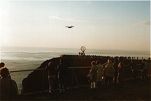 L'eccitante, frenetica, curiosa attesa del sole di mezzanotte