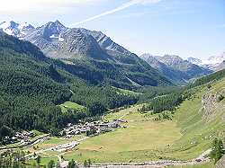 Veduta dell'alta Val di Rh�me