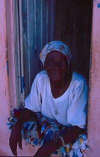 Donna alla finestra a Salvador, Brasile