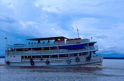 Navigazione sul Rio delle Amazzoni