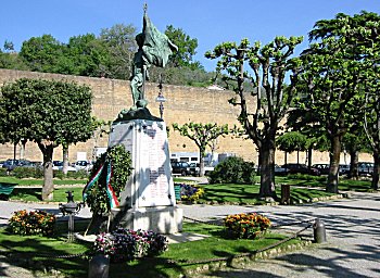 Sosta a Chianciano Terme, nei pressi del centro storico, a ridosso di un grande muraglione