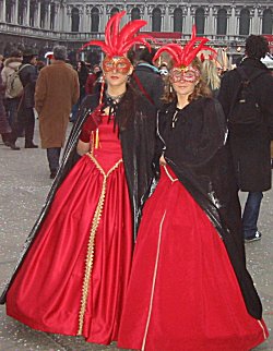 Piume rosse per queste damigelle